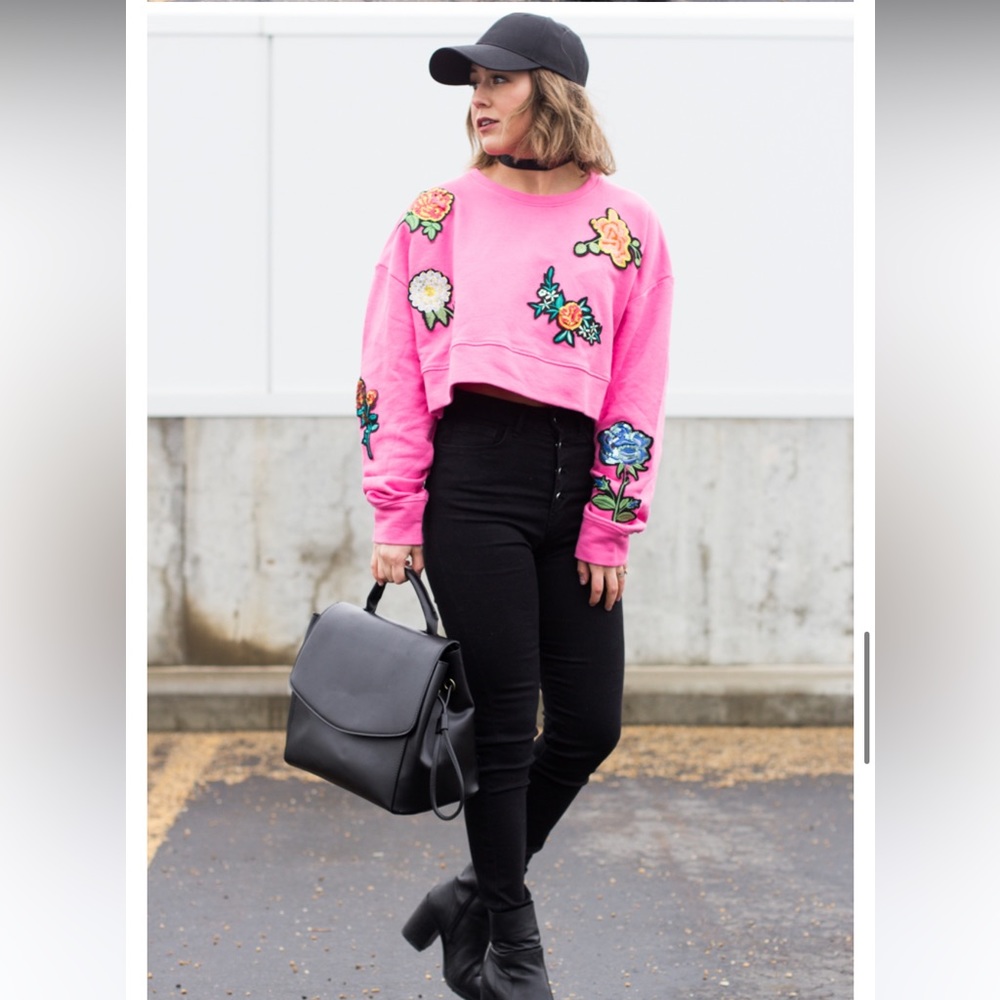 *HOST PICK* - Zara cropped sweatshirt with sequenced flower patches - Picture 6 of 12